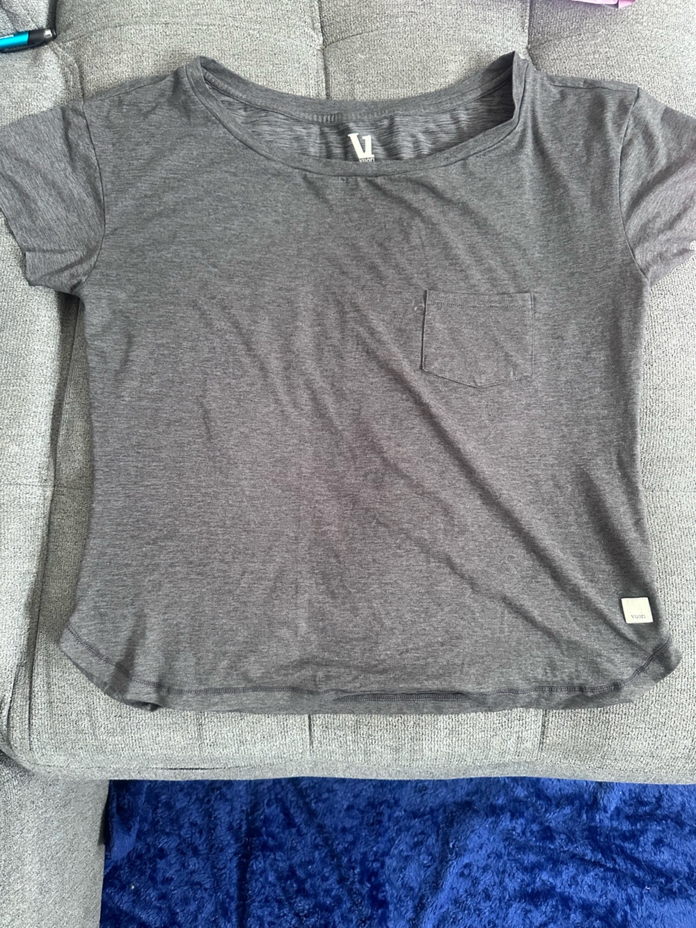 Vuori Men's Short Sleeve Pocket Tee in Heather Gray